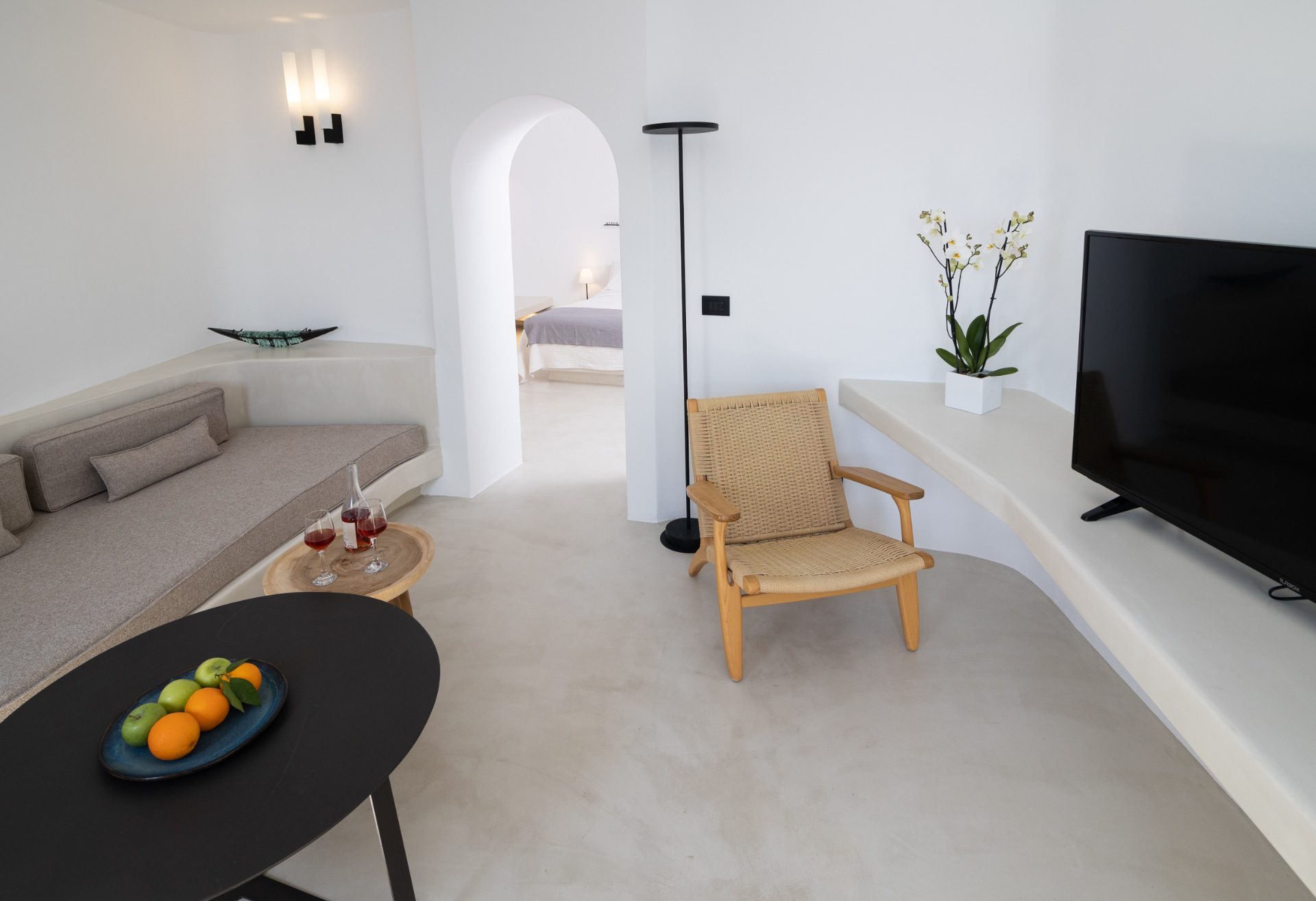 The Shipbuilder’s Suite with Hot Tub & Caldera View – IKIES Santorini